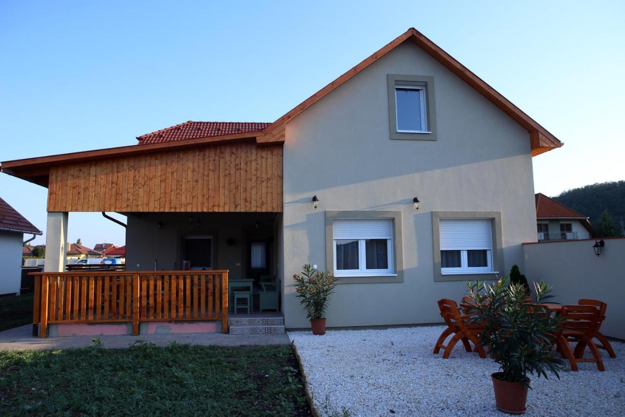 A Zoldbiciklis Haz Apartman Egerszalók Kültér fotó